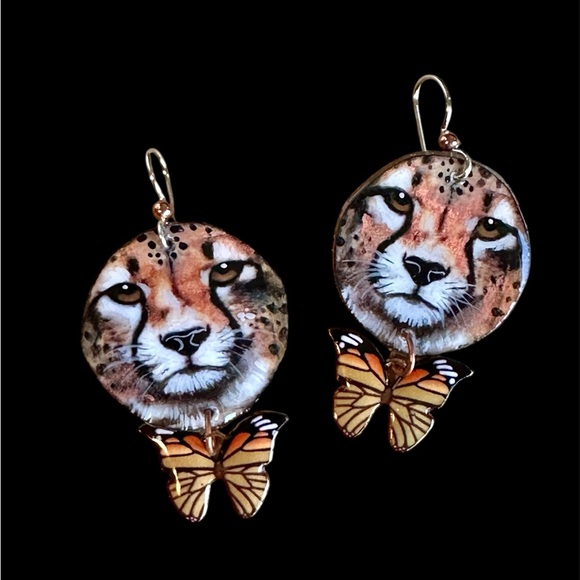 Cheetah face handpainted earrings circular w butterfly charm OOAK - Picture 1 of 7